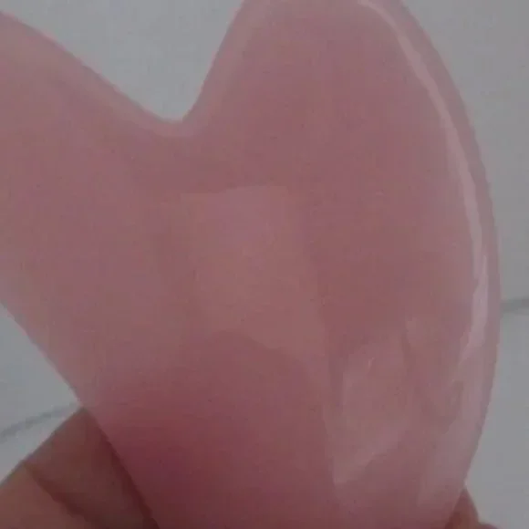 Rose Quartz heart shaped good luck piece Lightweight easy to carry or display - Picture 2 of 2